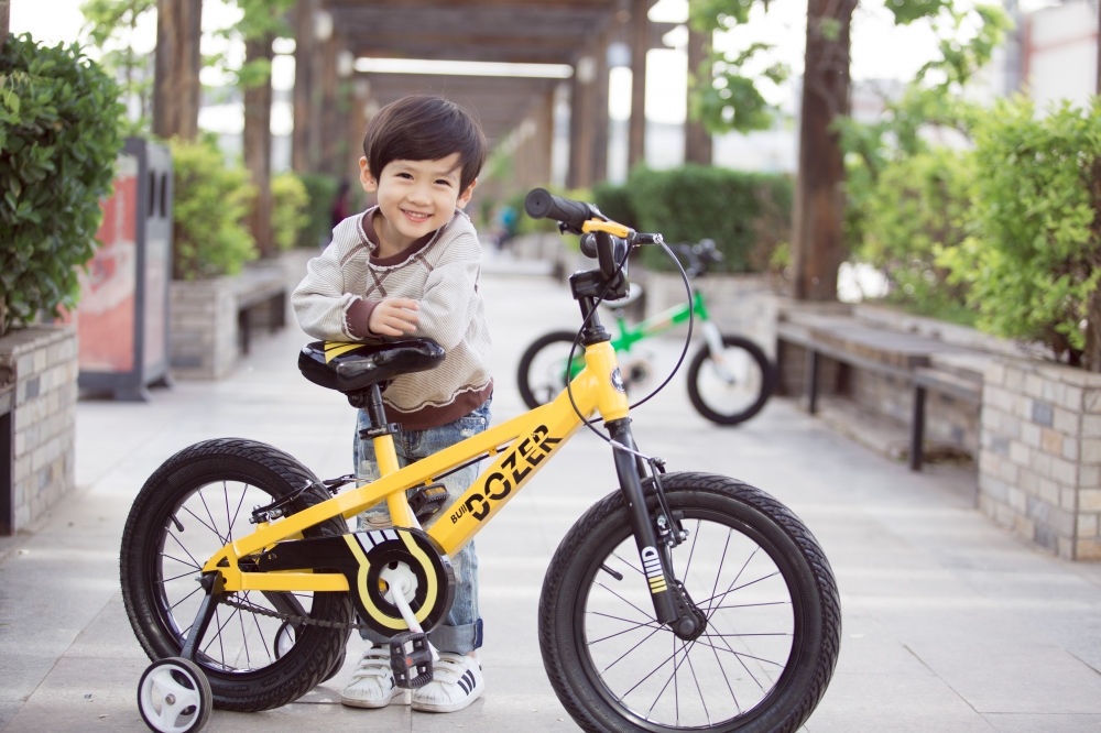 Детский велосипед 18 дюймов фото с ребенком